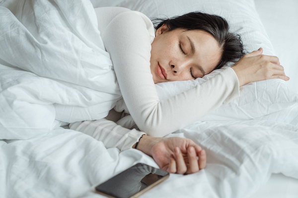 How + Why to Incorporate Deep Sleep Pillow Spray into Your Nighttime Routine